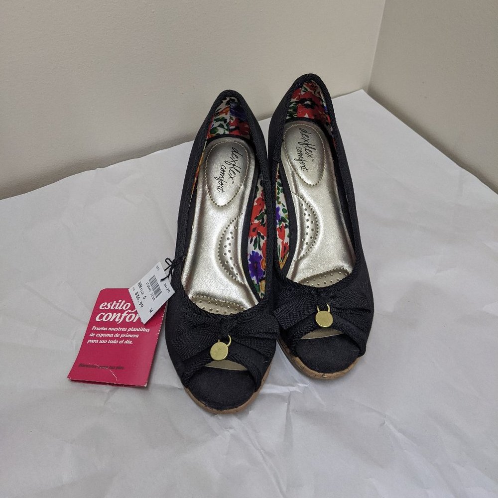 Black wedges with gold dangle